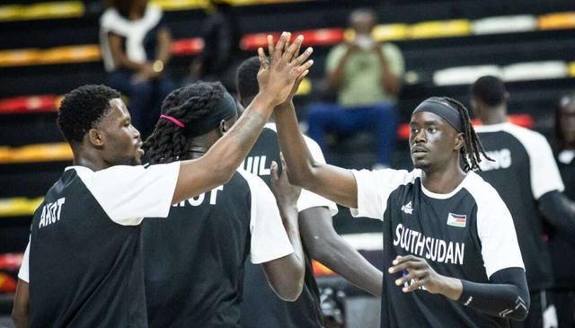 出现了断崖, 任盈, 出场 出现了断崖, 任盈, 出场