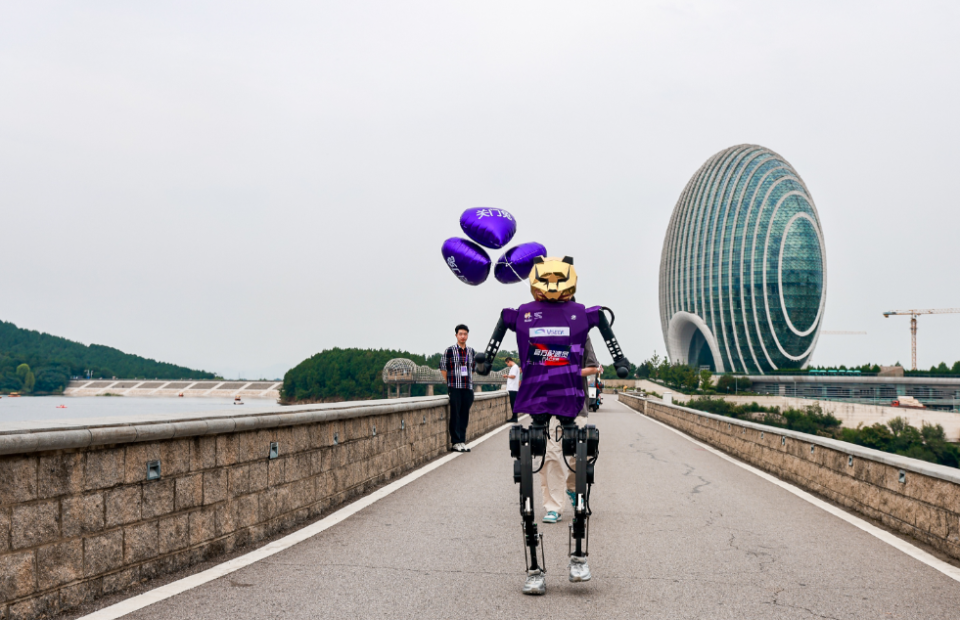 bNwAA, 雁栖湖国际, 把怀柔的山 bNwAA, 雁栖湖国际, 把怀柔的山